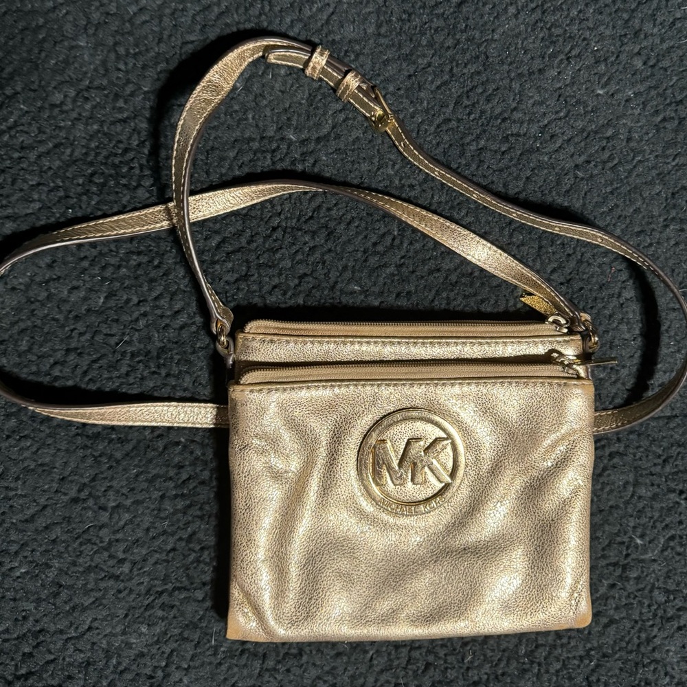 MK Purse Gold in Color - Picture 4 of 4